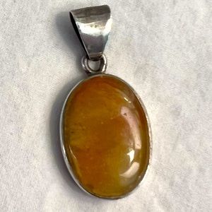 Yellow agate pendant